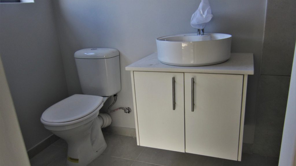Ougat Bouers main bathroom en-suite