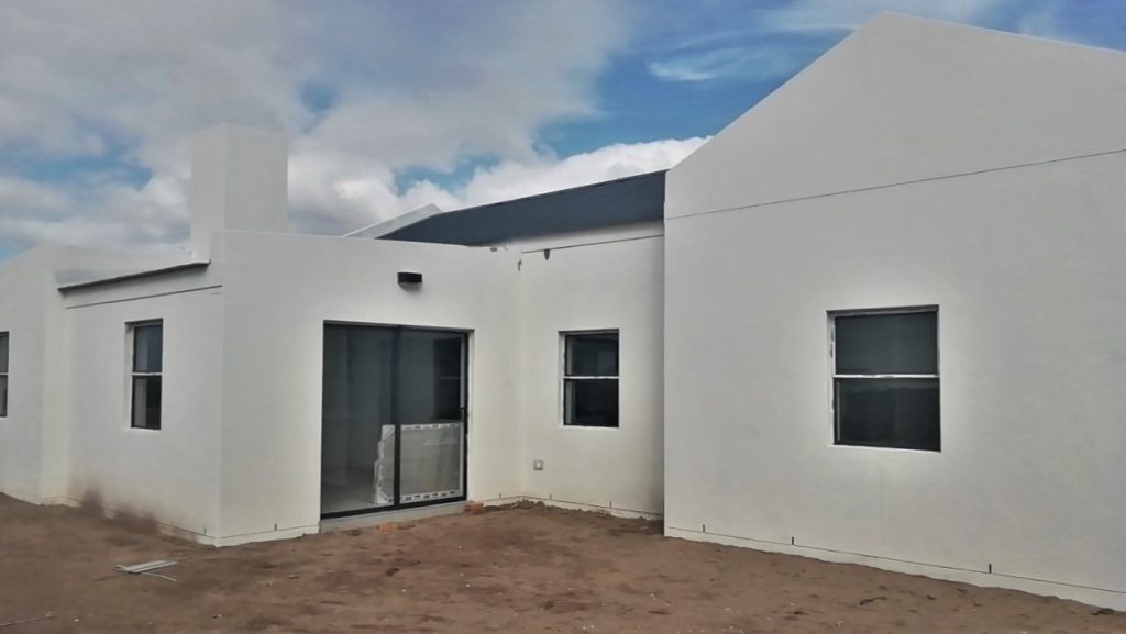 Ougat Bouers sliding door from braai room